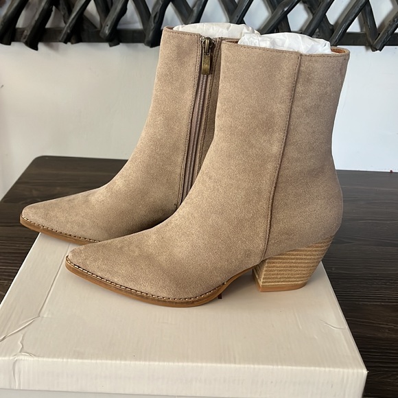 NIB Neutral Ankle Boots - Picture 7 of 13